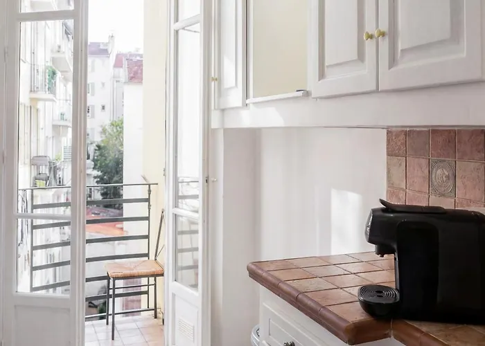 Qult - Blanche Nizza